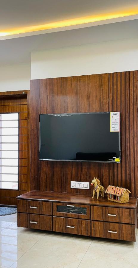 Luxurious 3 Bhk Villa In Bhuj - Shivani Homestay Luaran gambar